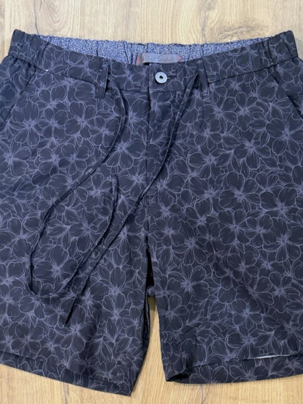 NWT Robert Graham Beach-to-Bar Shorts Swim Trunks Floral Mens 32 (RS234018C)